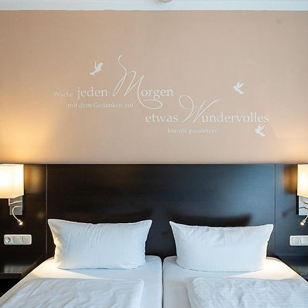 Sleepbeeone Wilhelmshaven Hotel ภายนอก รูปภาพ