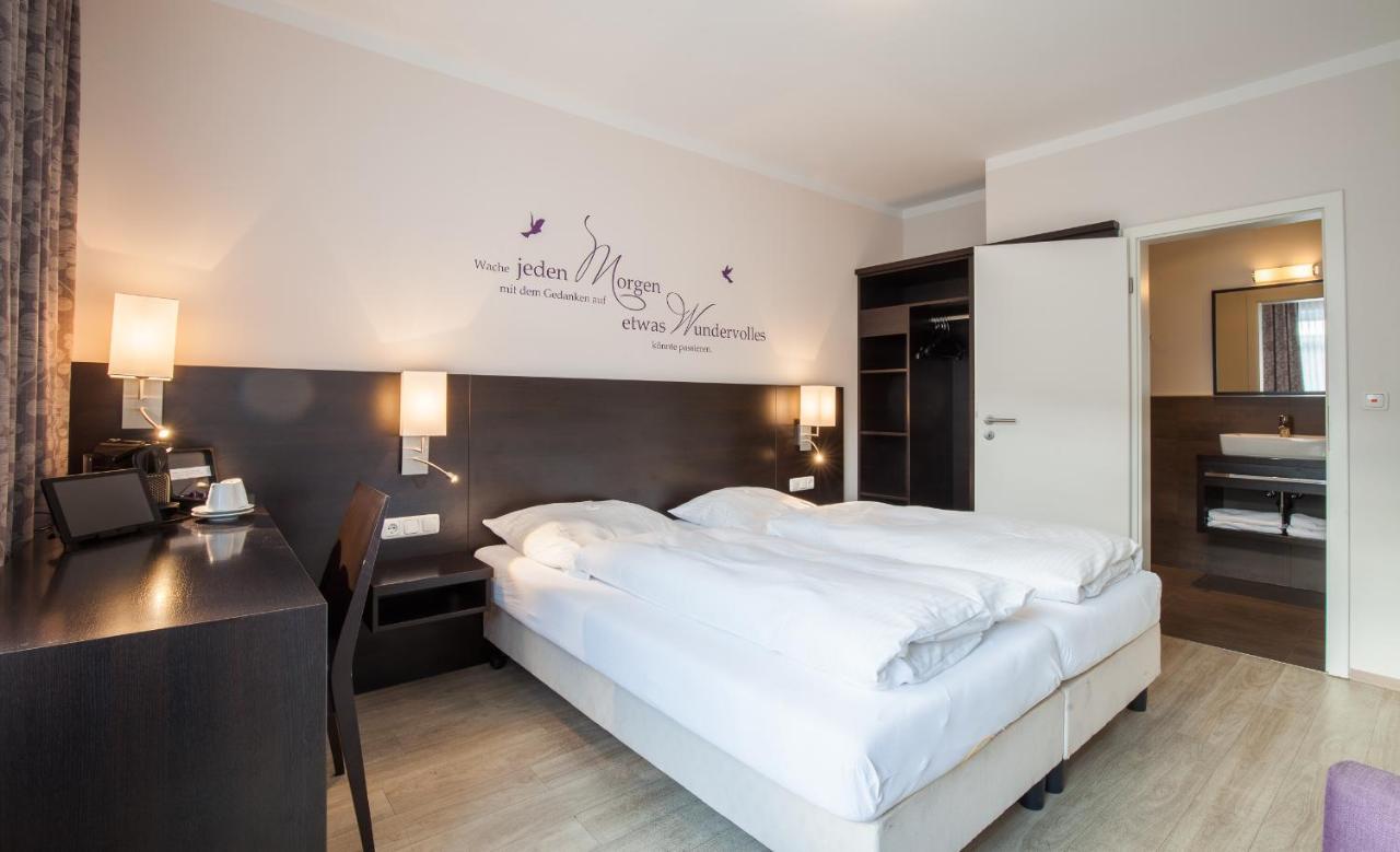 Sleepbeeone Wilhelmshaven Hotel ภายนอก รูปภาพ