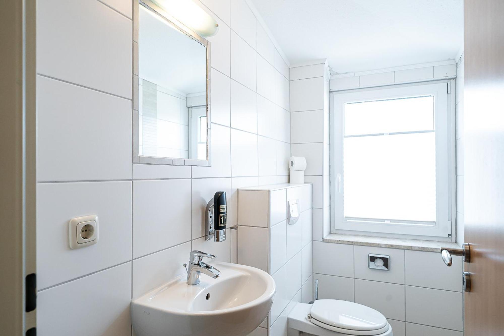 Sleepbeeone Wilhelmshaven Hotel ภายนอก รูปภาพ