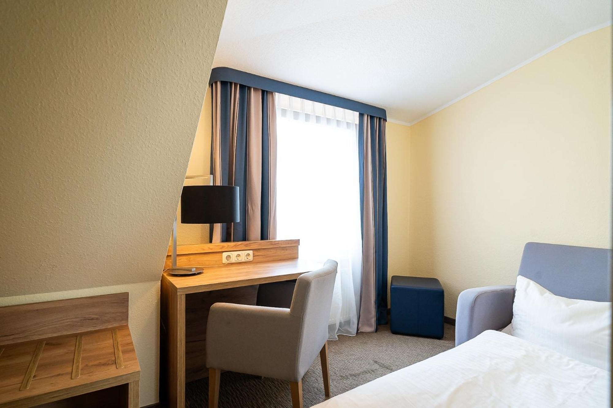 Sleepbeeone Wilhelmshaven Hotel ภายนอก รูปภาพ