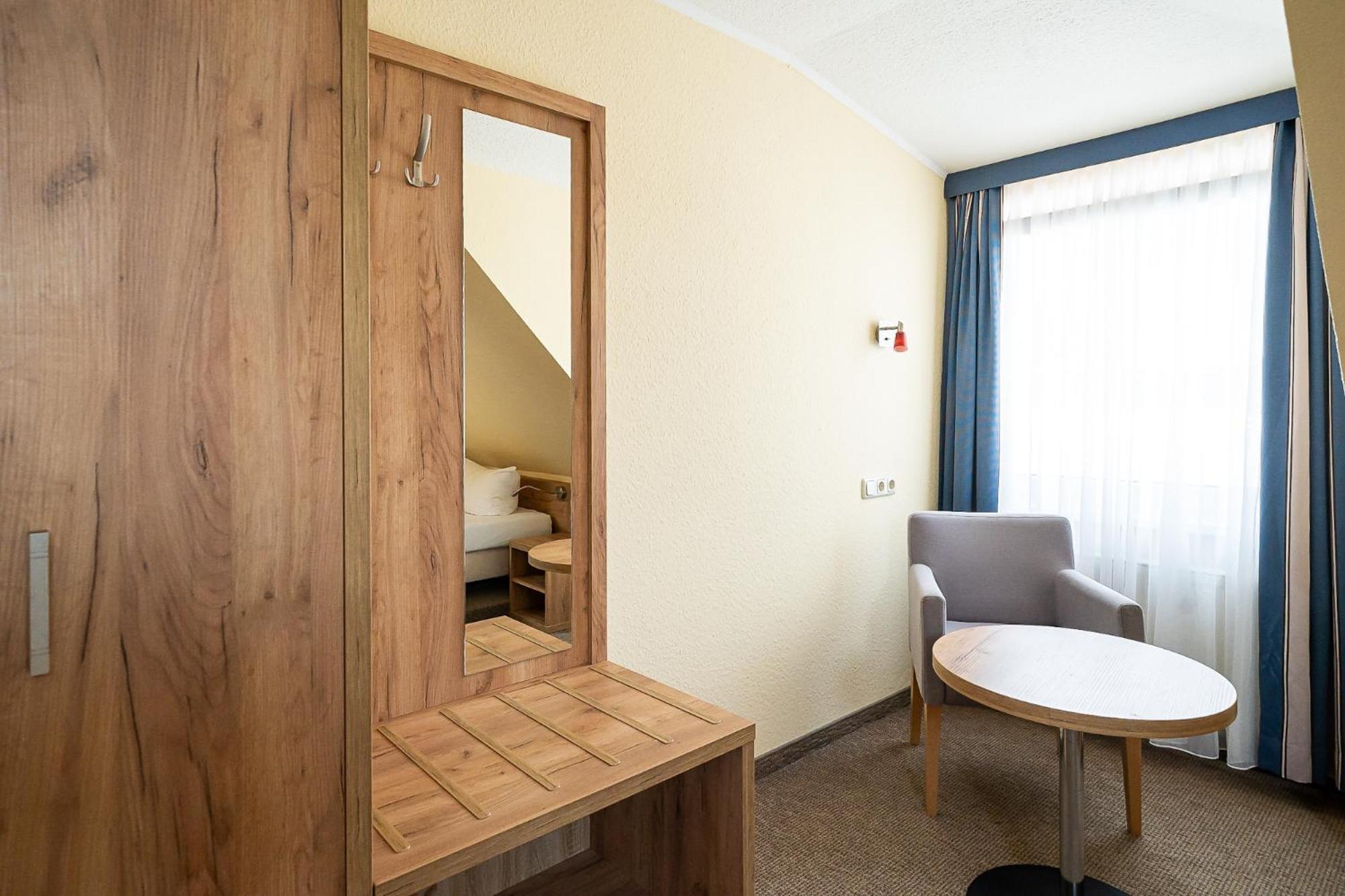 Sleepbeeone Wilhelmshaven Hotel ภายนอก รูปภาพ