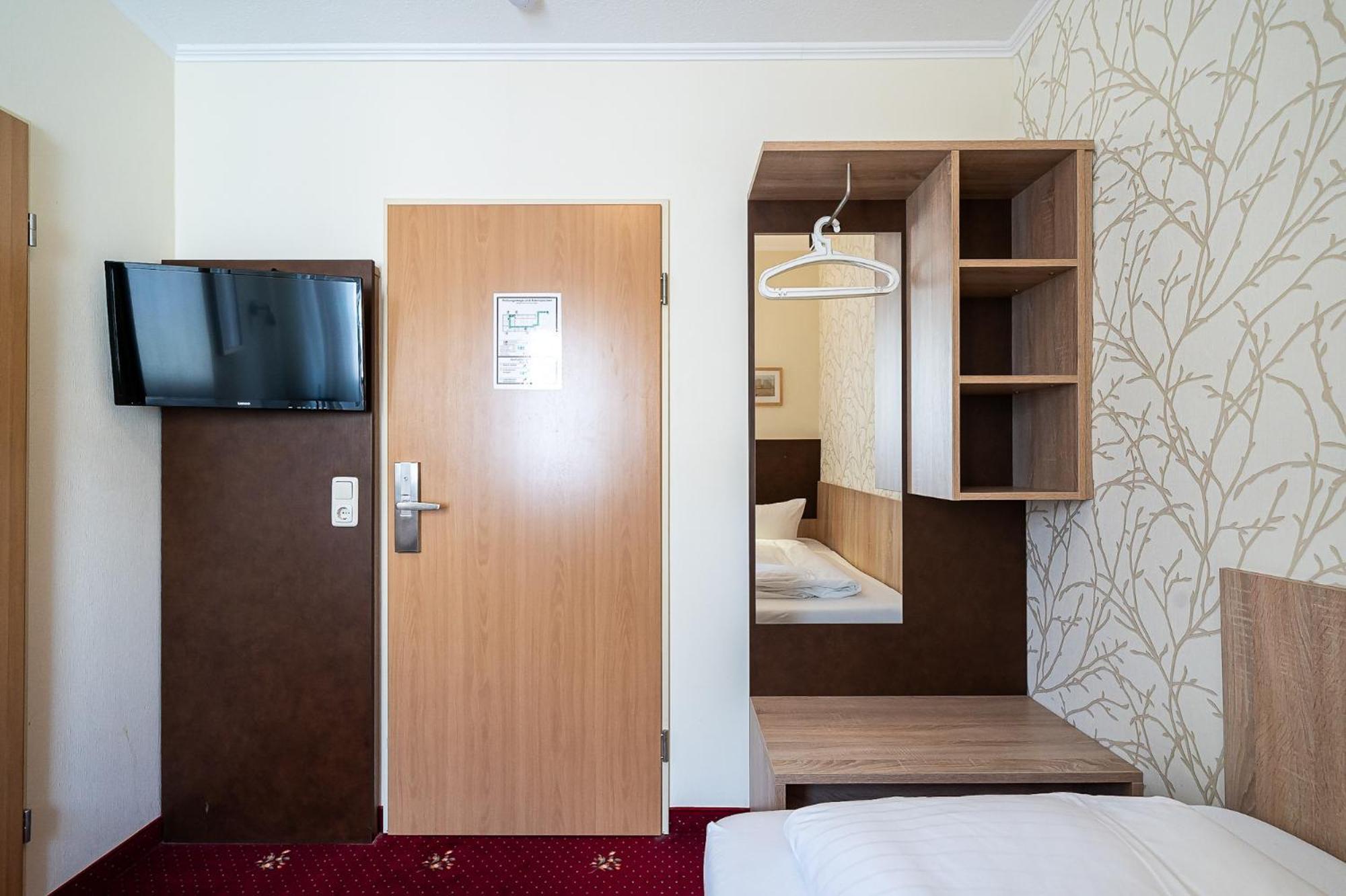 Sleepbeeone Wilhelmshaven Hotel ภายนอก รูปภาพ