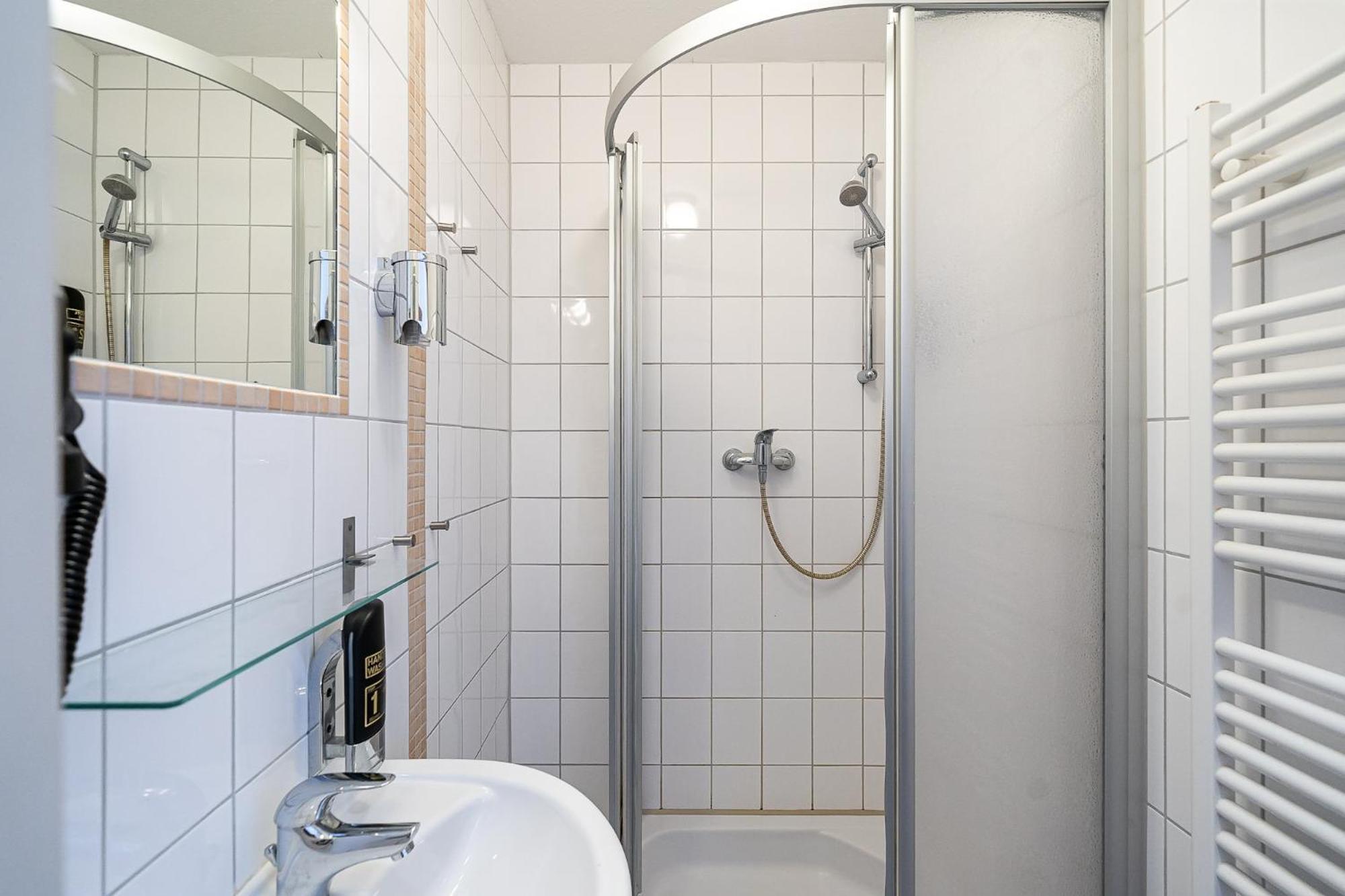 Sleepbeeone Wilhelmshaven Hotel ภายนอก รูปภาพ