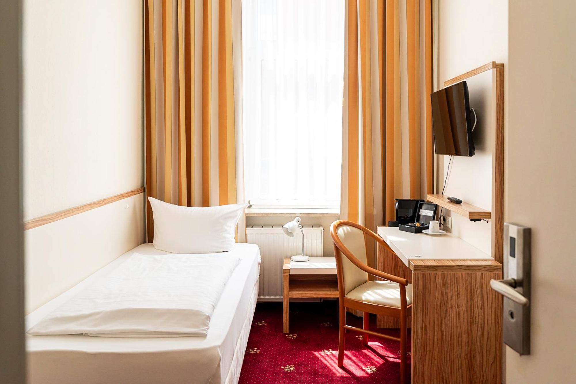 Sleepbeeone Wilhelmshaven Hotel ภายนอก รูปภาพ