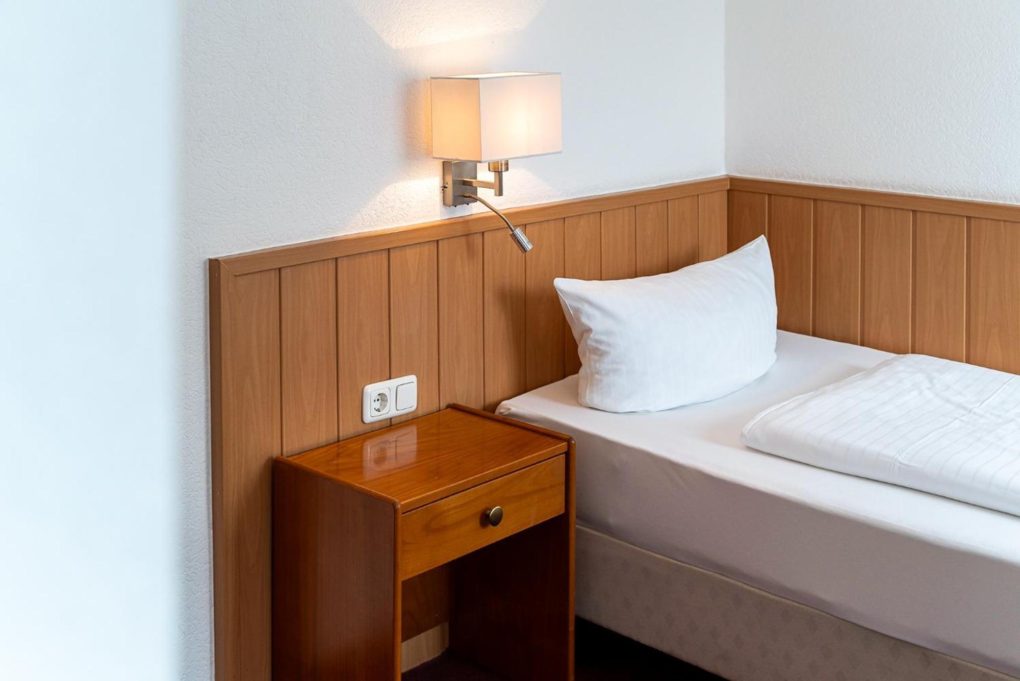 Sleepbeeone Wilhelmshaven Hotel ภายนอก รูปภาพ