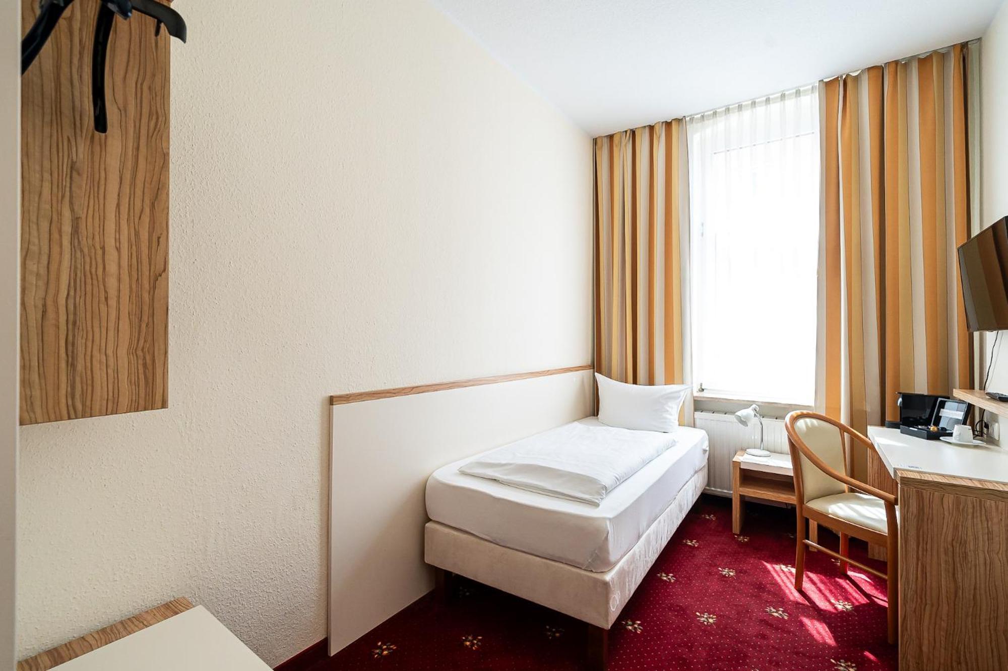 Sleepbeeone Wilhelmshaven Hotel ภายนอก รูปภาพ