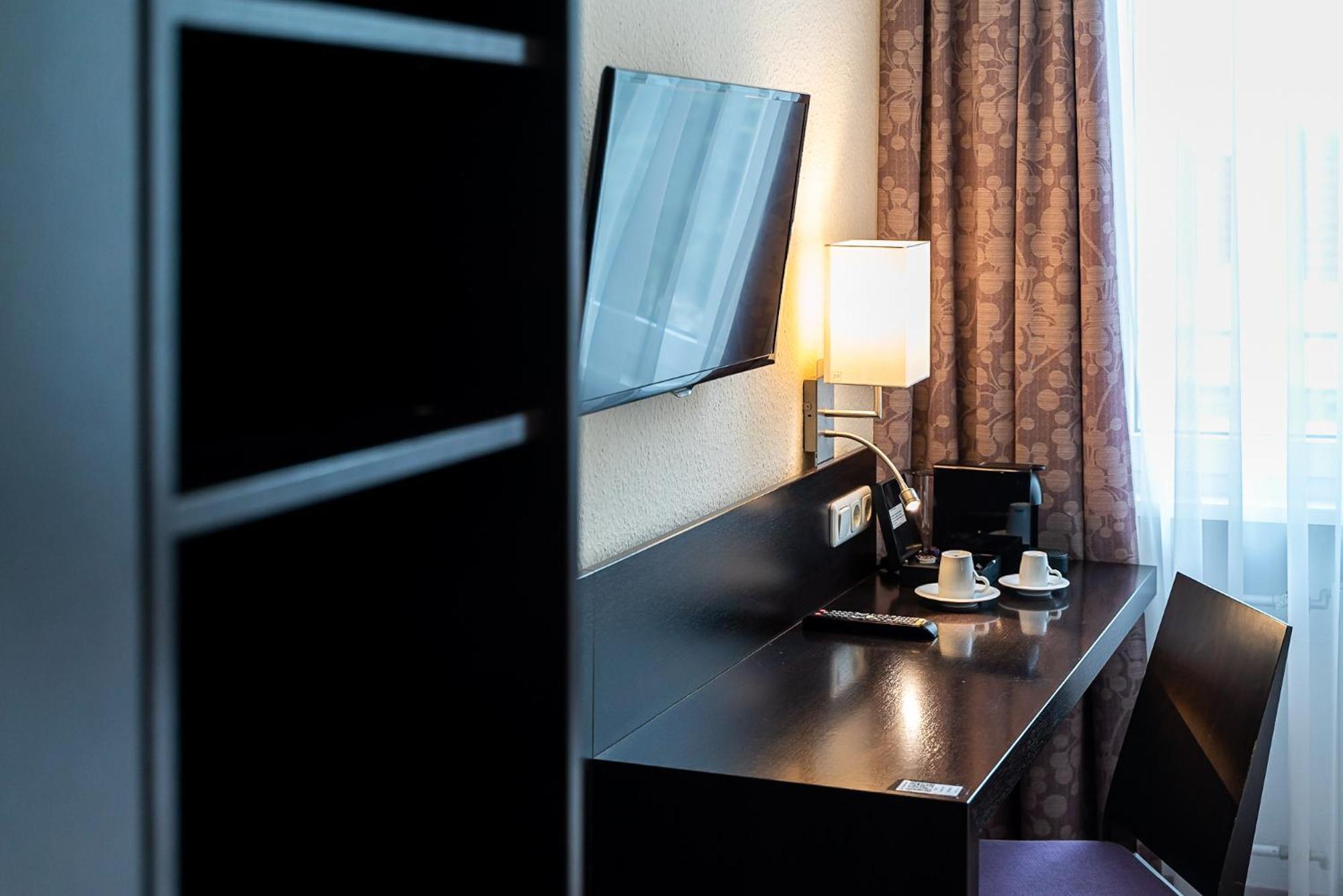 Sleepbeeone Wilhelmshaven Hotel ภายนอก รูปภาพ