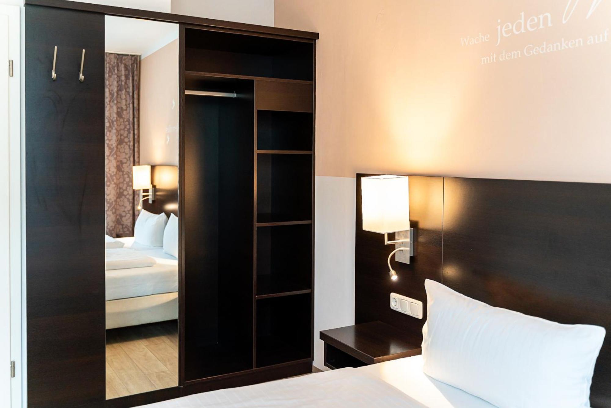 Sleepbeeone Wilhelmshaven Hotel ภายนอก รูปภาพ