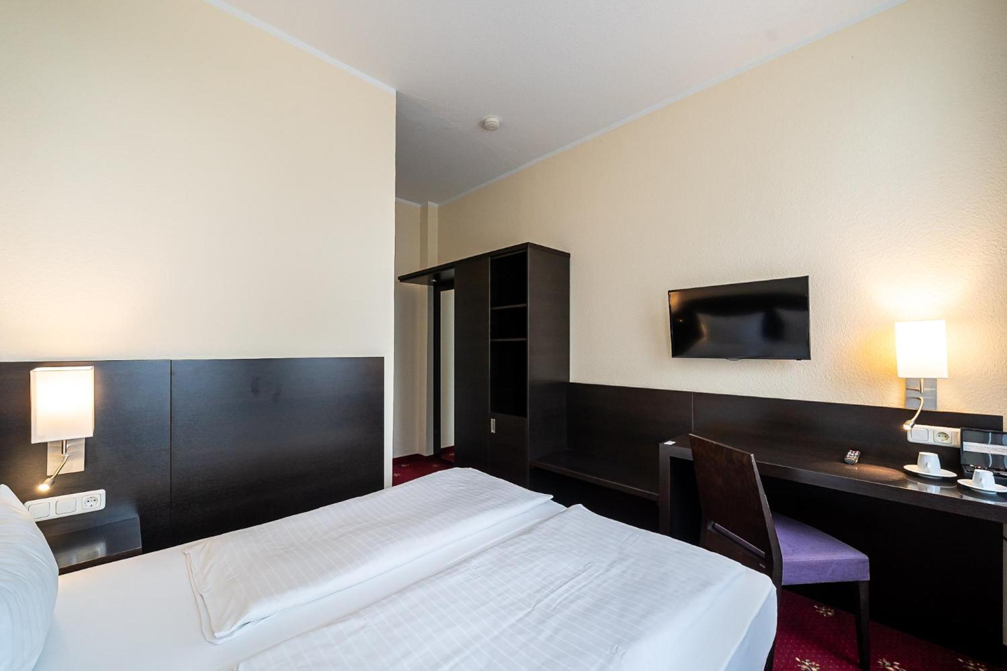 Sleepbeeone Wilhelmshaven Hotel ภายนอก รูปภาพ