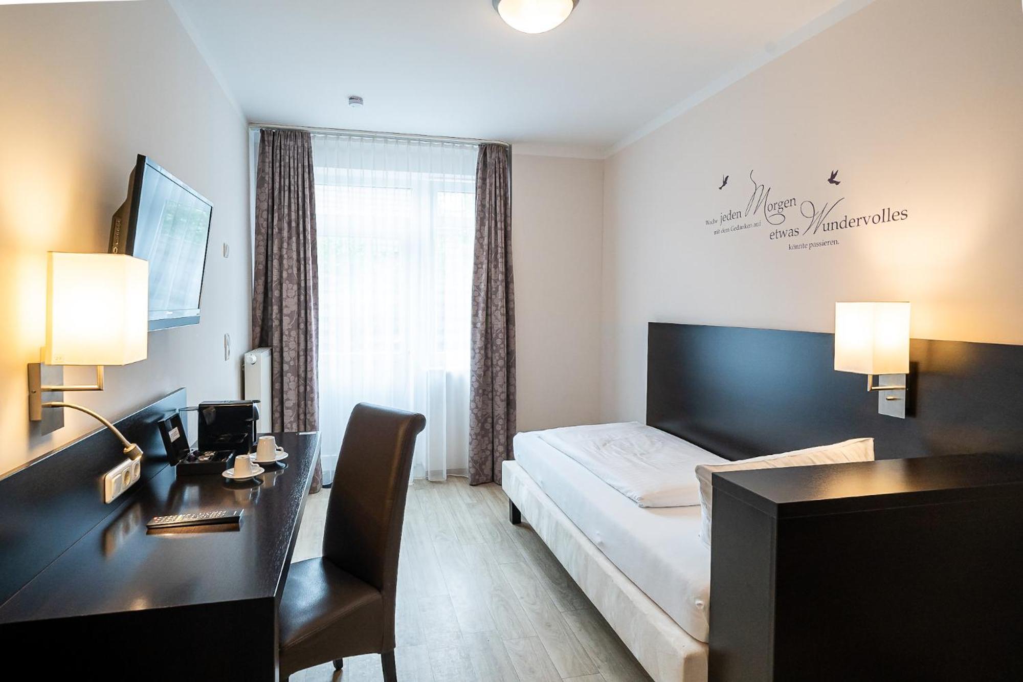 Sleepbeeone Wilhelmshaven Hotel ภายนอก รูปภาพ
