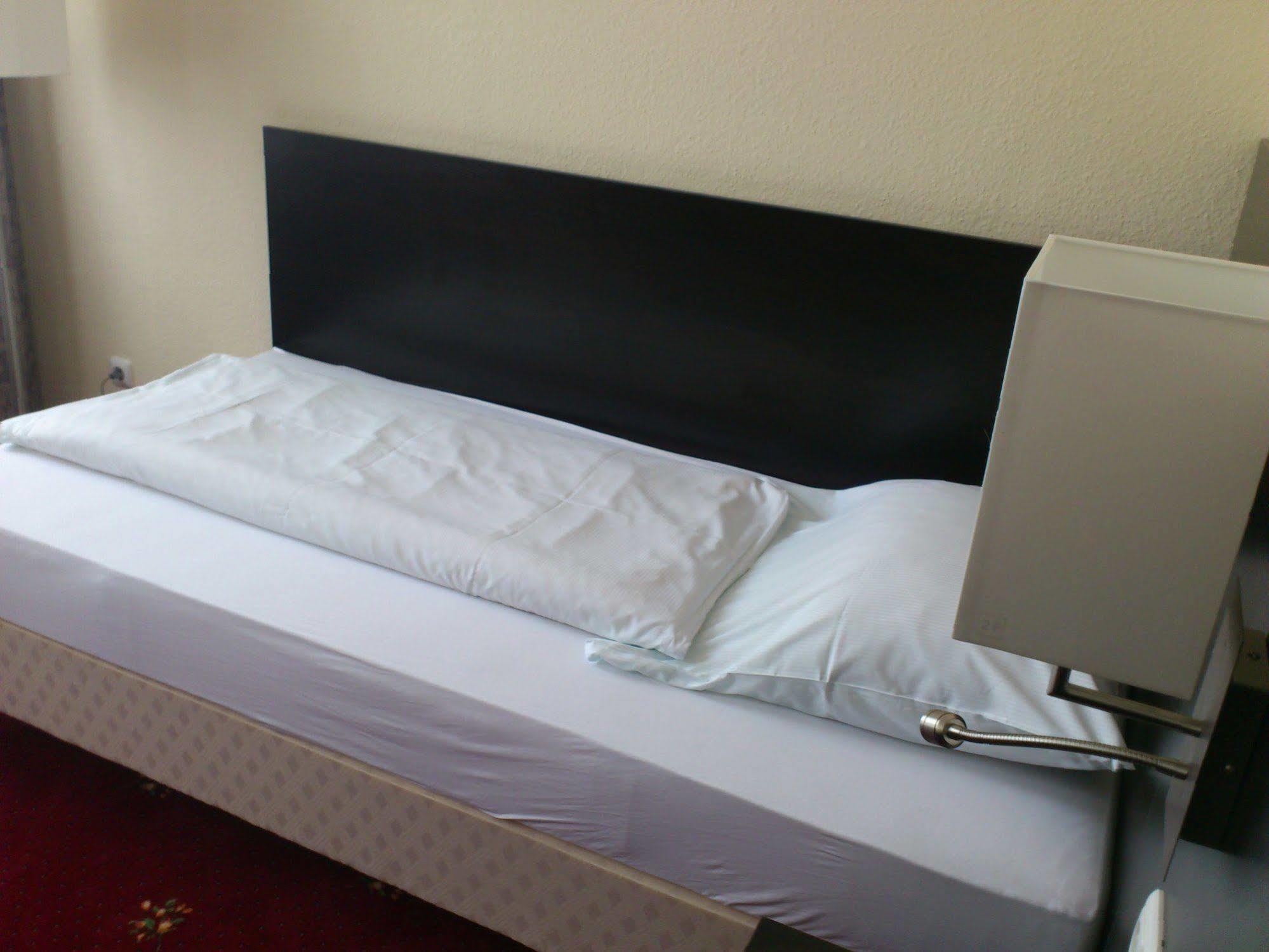 Sleepbeeone Wilhelmshaven Hotel ภายนอก รูปภาพ