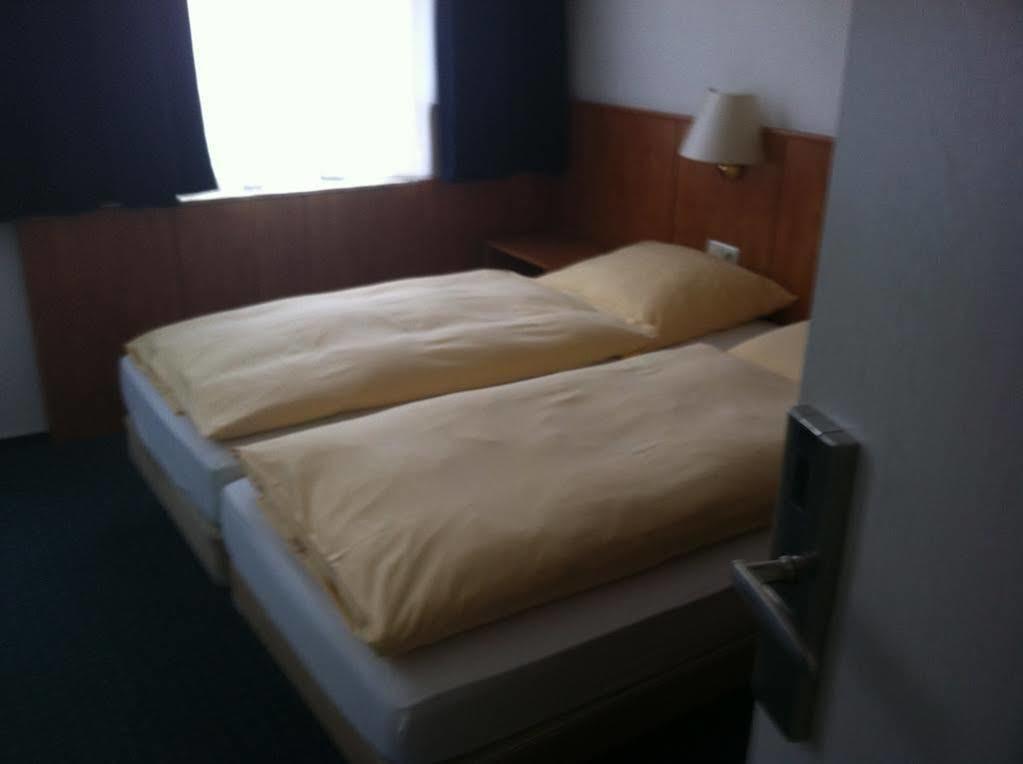 Sleepbeeone Wilhelmshaven Hotel ภายนอก รูปภาพ